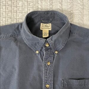 L.L. Bean Men's Blue Button Down Shirt ItemID: OGLK2
